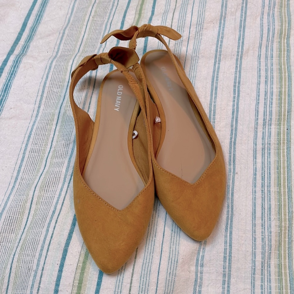 Old Navy Bow accent flats in mustard
